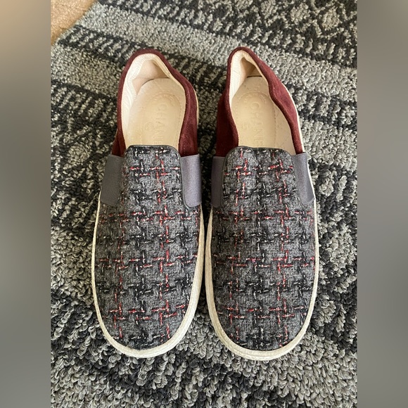 CHANEL 2016 Interlocking CC Logo Sneakers Retails $950 - Picture 5 of 7